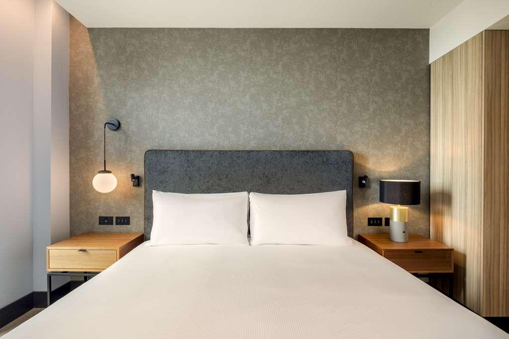 Hotel Hilton Woking Habitación foto